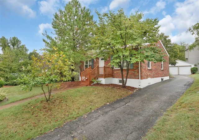 Photo 2 of Sale Pending at 1013 Dolores Ave, Saint Louis, MO 63132 | MLS# 24053948 | Listing updated on 2024-11-24
