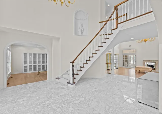 Photo 4 of Single family home for sale at 2242 Whitney Pointe Dr, Chesterfield, MO 63005 | MLS# 24053998 | Listing updated on 2024-11-16