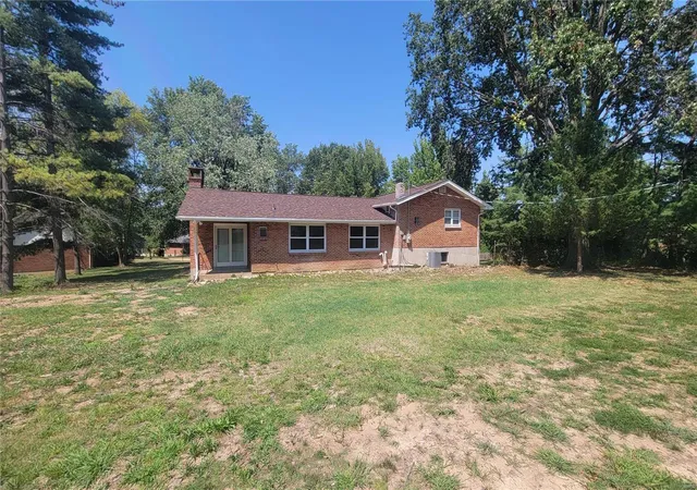 Photo 3 of Sale Pending at 5470 Edelweis Ln, Saint Louis, MO 63129 | MLS# 24054152 | Listing updated on 2024-12-06