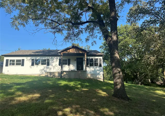 Photo 1 of Single family home for sale at 17260 Carver Dr, New London, MO 63459 | MLS# 24054308 | Listing updated on 2024-08-27