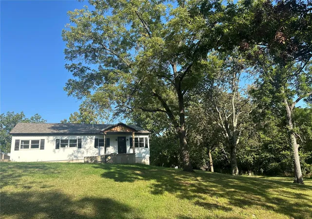 Photo 2 of Single family home for sale at 17260 Carver Dr, New London, MO 63459 | MLS# 24054308 | Listing updated on 2024-08-27