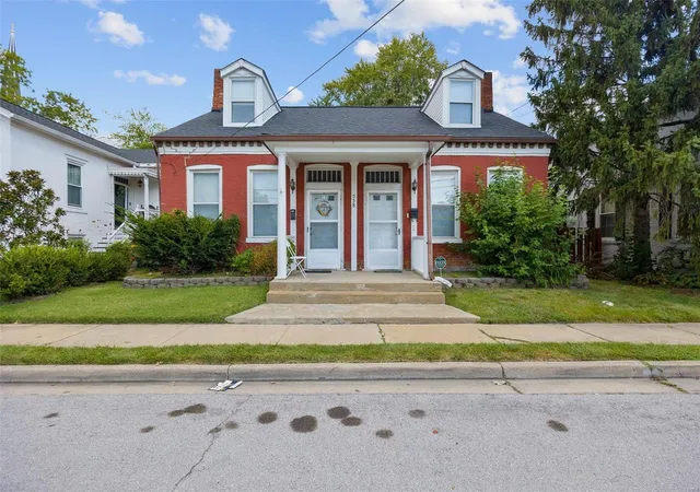 Photo 3 of Sale Pending at 558 Madison St, Saint Charles, MO 63301 | MLS# 24054399 | Listing updated on 2024-11-23