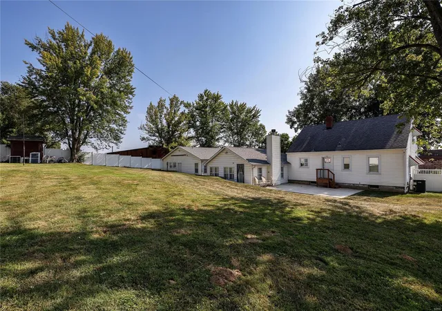Photo 3 of Sale Pending at 430 Saint Peters Howell Rd, Saint Charles, MO 63304 | MLS# 24054407 | Listing updated on 2024-11-19