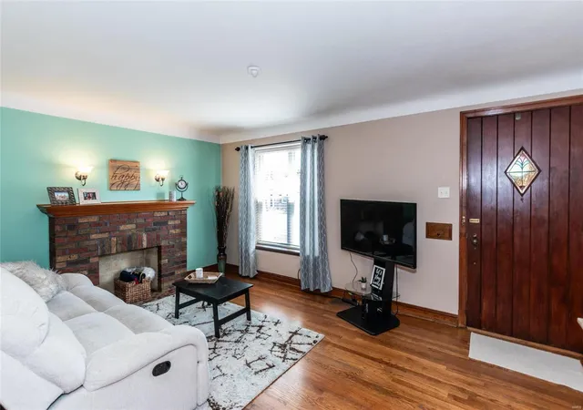 Photo 3 of Sale Pending at 9125 Overton Dr, Saint Louis, MO 63123 | MLS# 24054497 | Listing updated on 2024-09-21