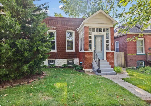 Photo 1 of Sale Pending at 3204 Portis Ave, Saint Louis, MO 63116 | MLS# 24054553 | Listing updated on 2024-09-11