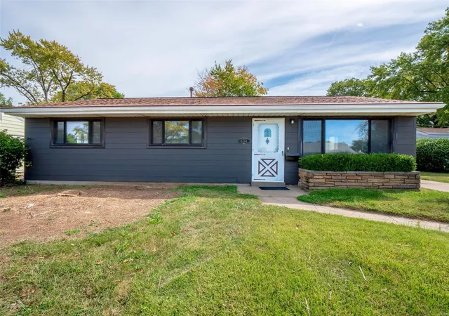 Photo 3 of Single family home for sale at 8264 Morganford Rd, Saint Louis, MO 63123 | MLS# 24054567 | Listing updated on 2025-02-28