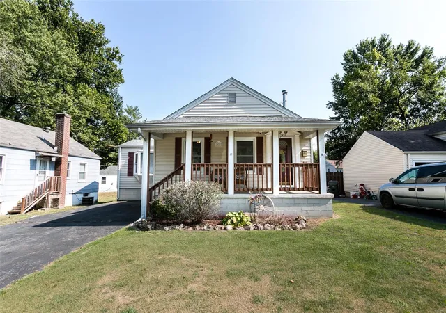 Photo 2 of Sale Pending at 10252 Saint Richard Ln, Saint Ann, MO 63074 | MLS# 24054782 | Listing updated on 2024-11-27