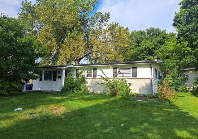 Photo 2 of Sale Pending at 530 Humes Ln, Florissant, MO 63031 | MLS# 24054885 | Listing updated on 2024-09-11