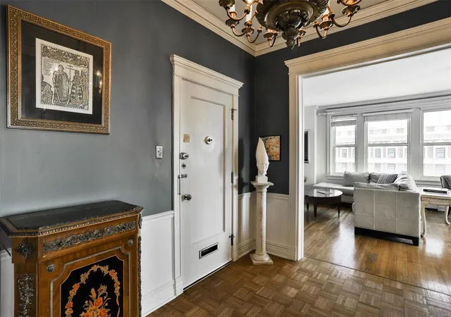 Photo 2 of Condo for sale at 4944 Lindell Blvd #8E, Saint Louis, MO 63108 | MLS# 24055008 | Listing updated on 2024-10-25