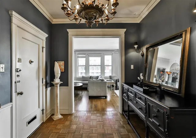 Photo 3 of Condo for sale at 4944 Lindell Blvd #8E, Saint Louis, MO 63108 | MLS# 24055008 | Listing updated on 2024-10-25