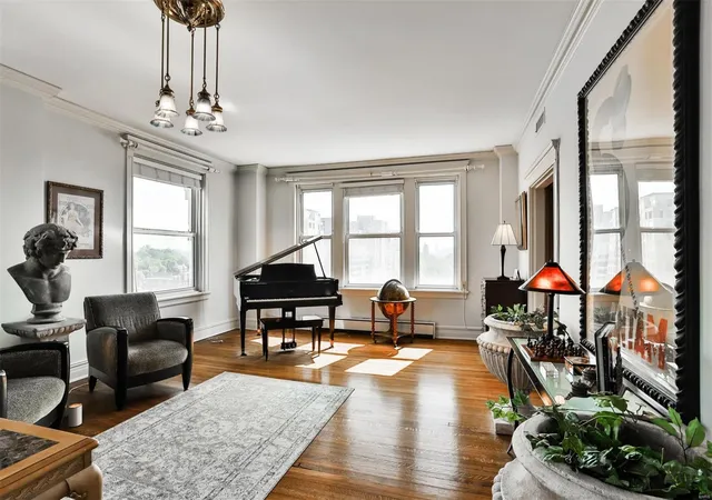 Photo 4 of Condo for sale at 4944 Lindell Blvd #8E, Saint Louis, MO 63108 | MLS# 24055008 | Listing updated on 2024-10-25