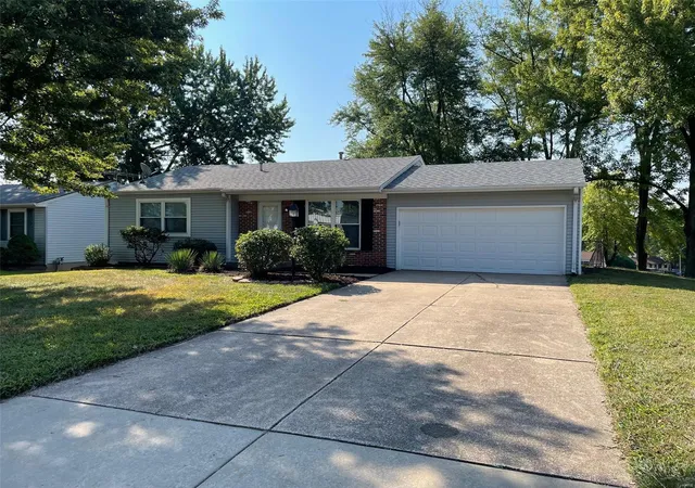 Photo 1 of Sale Pending at 2927 Ehlmann Rd, Saint Charles, MO 63301 | MLS# 24055128 | Listing updated on 2024-09-18