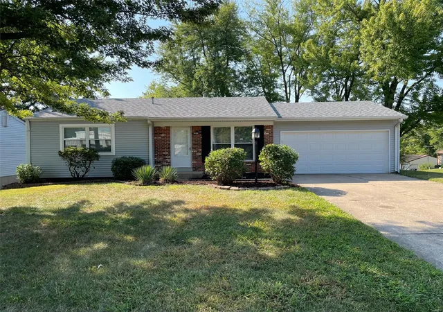 Photo 2 of Sale Pending at 2927 Ehlmann Rd, Saint Charles, MO 63301 | MLS# 24055128 | Listing updated on 2024-09-18