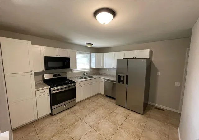 Photo 3 of Sale Pending at 2927 Ehlmann Rd, Saint Charles, MO 63301 | MLS# 24055128 | Listing updated on 2024-09-18
