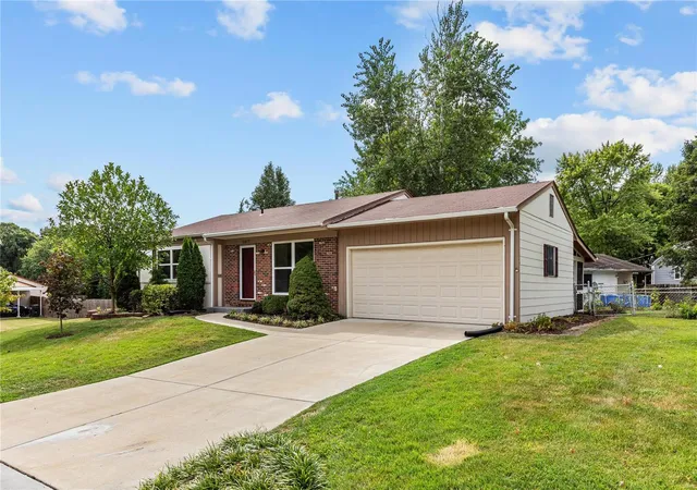 Photo 1 of Sale Pending at 2817 Essex St, Saint Charles, MO 63301 | MLS# 24055249 | Listing updated on 2024-09-09