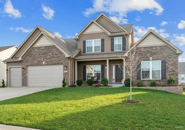 Photo 1 of Sale Pending at 410 Mason Creek Dr, Lake Saint Louis, MO 63367 | MLS# 24055257 | Listing updated on 2024-12-02