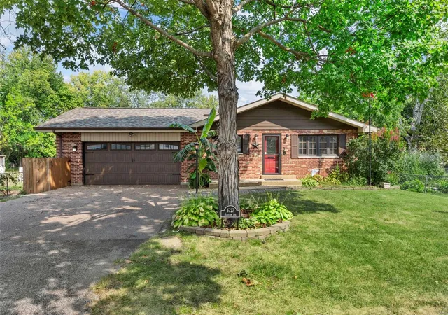 Photo 3 of Sale Pending at 6727 Aliceton Ave, Saint Louis, MO 63123 | MLS# 24055278 | Listing updated on 2024-09-15