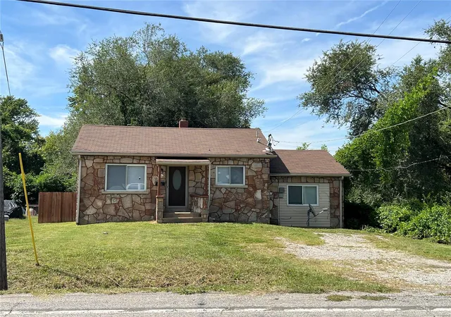 Photo 1 of Sale Pending at 1001 Water St, East Saint Louis, IL 62206 | MLS# 24055319 | Listing updated on 2025-03-10