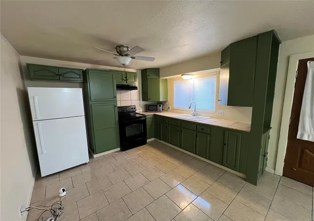 Photo 3 of Sale Pending at 1001 Water St, East Saint Louis, IL 62206 | MLS# 24055319 | Listing updated on 2025-03-10