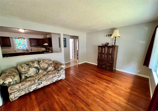 Photo 3 of Single family home for sale at 146 Flora Dr, Saint Louis, MO 63135 | MLS# 24055454 | Listing updated on 2024-11-09