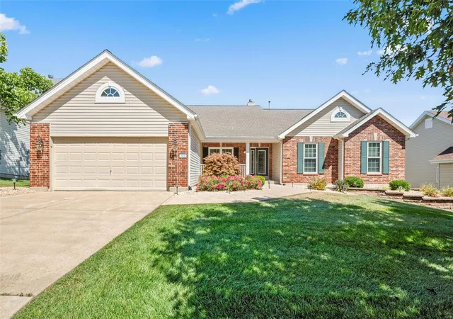 Photo 2 of Sale Pending at 305 Outlook Ct, Saint Peters, MO 63376 | MLS# 24055500 | Listing updated on 2024-12-17
