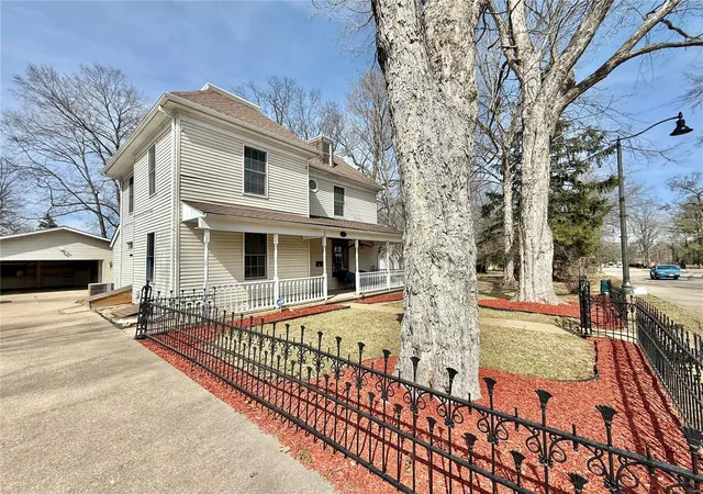 Photo 2 of Single family home for sale at 609 W Columbia St, Farmington, MO 63640 | MLS# 24055532 | Listing updated on 2025-03-09