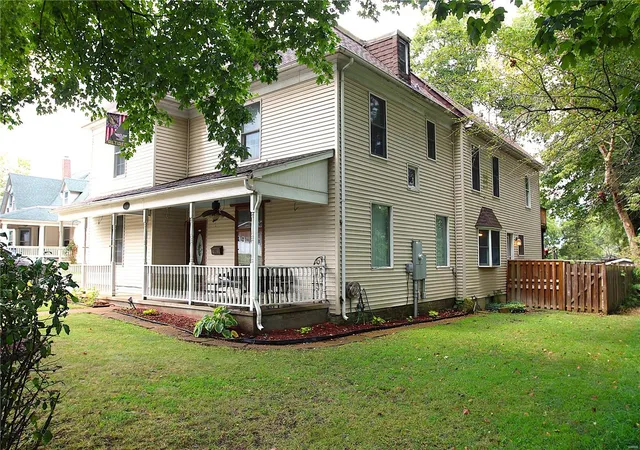 Photo 3 of Single family home for sale at 609 W Columbia St, Farmington, MO 63640 | MLS# 24055532 | Listing updated on 2025-03-09