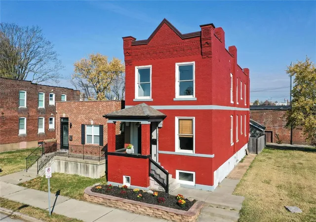 Photo 1 of Sale Pending at 2801 Hickory St, Saint Louis, MO 63104 | MLS# 24055615 | Listing updated on 2024-09-14