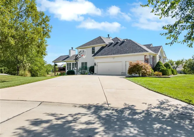 Photo 3 of Single family home for sale at 67 Saybridge Manor Pkwy, Lake Saint Louis, MO 63367 | MLS# 24055647 | Listing updated on 2025-03-18