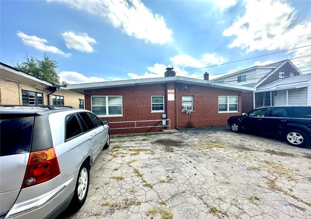 Photo 2 of Sale Pending at 5601 Chippewa St, Saint Louis, MO 63109 | MLS# 24055776 | Listing updated on 2024-09-08