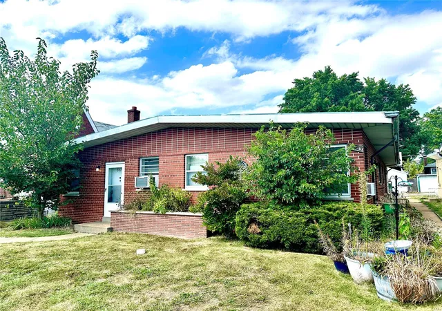 Photo 3 of Sale Pending at 5601 Chippewa St, Saint Louis, MO 63109 | MLS# 24055776 | Listing updated on 2024-09-08