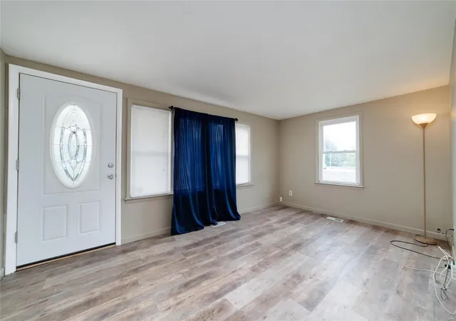 Photo 2 of Sale Pending at 721 Cunningham Ave, Saint Charles, MO 63301 | MLS# 24055882 | Listing updated on 2024-09-09