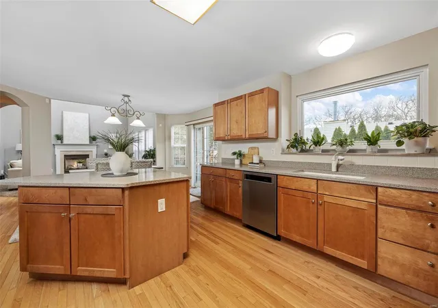 Photo 4 of Single family home for sale at 4113 Forder Cir Dr, Saint Louis, MO 63129 | MLS# 24055904 | Listing updated on 2024-12-12