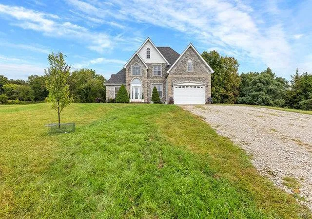 Photo 1 of Single family home for sale at 4 King Ln, Montgomery City, MO 63361 | MLS# 24055944 | Listing updated on 2025-02-27