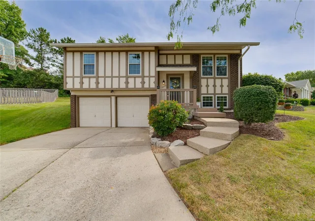 Photo 1 of Sale Pending at 12155 Prestonpark Ln, Saint Louis, MO 63146 | MLS# 24055952 | Listing updated on 2024-09-09