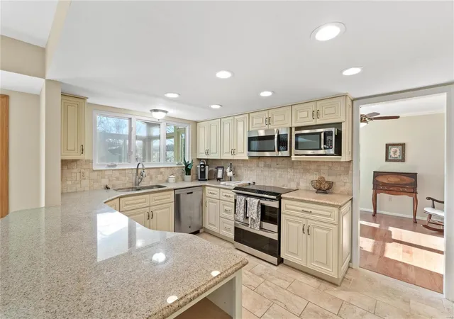 Photo 1 of Single family home for sale at 11342 Saint Paul St, Saint Louis, MO 63141 | MLS# 24055956 | Listing updated on 2024-12-09