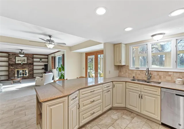 Photo 3 of Single family home for sale at 11342 Saint Paul St, Saint Louis, MO 63141 | MLS# 24055956 | Listing updated on 2024-12-09
