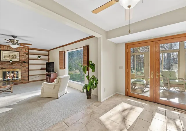 Photo 4 of Single family home for sale at 11342 Saint Paul St, Saint Louis, MO 63141 | MLS# 24055956 | Listing updated on 2024-12-09
