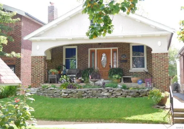 Photo 2 of Single family home for sale at 5916 Leona St, Saint Louis, MO 63116 | MLS# 24056012 | Listing updated on 2024-10-28