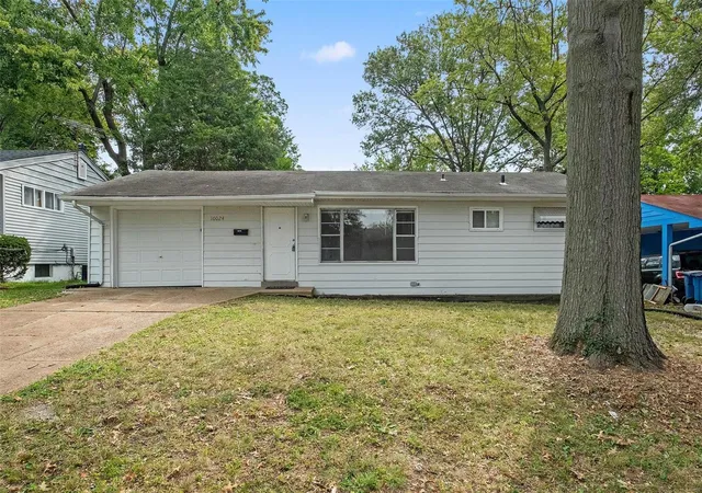 Photo 2 of Sale Pending at 10024 Lakemoor Dr, Saint Louis, MO 63136 | MLS# 24056050 | Listing updated on 2024-09-10