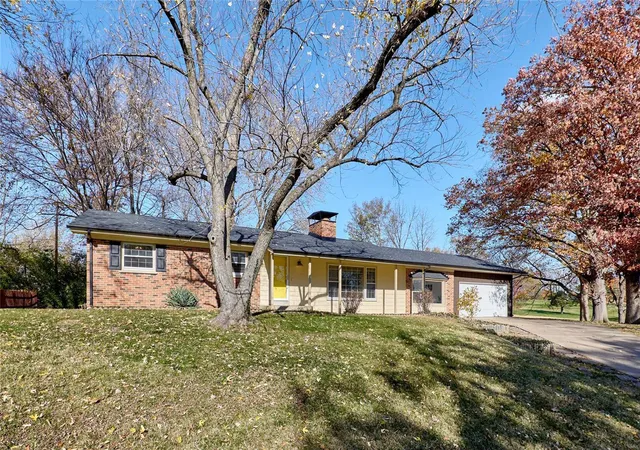 Photo 1 of Sale Pending at 1411 Pleasantview Dr, Saint Charles, MO 63303 | MLS# 24056051 | Listing updated on 2024-11-27