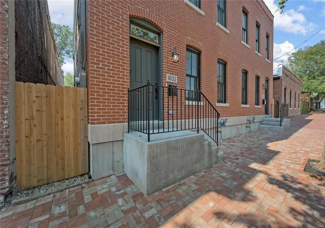 Photo 1 of Single family home for sale at 1032 Geyer Ave, Saint Louis, MO 63104 | MLS# 24056126 | Listing updated on 2024-12-15