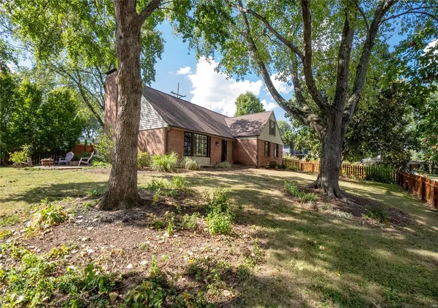 Photo 2 of Sale Pending at 605 Belson Ct, Saint Louis, MO 63122 | MLS# 24056219 | Listing updated on 2024-11-04
