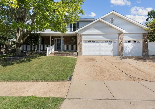Photo 1 of Sale Pending at 1942 Telford Dr, Saint Louis, MO 63125 | MLS# 24056229 | Listing updated on 2024-09-22