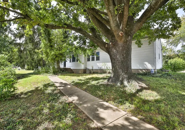 Photo 1 of Sale Pending at 1298 Reavis Barracks Rd, Saint Louis, MO 63125 | MLS# 24056255 | Listing updated on 2024-09-28