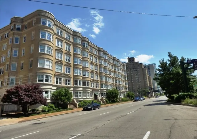 Photo 2 of Condo for sale at 14 N Kingshighway Blvd #7 (4BS), Saint Louis, MO 63108 | MLS# 24056376 | Listing updated on 2025-03-04