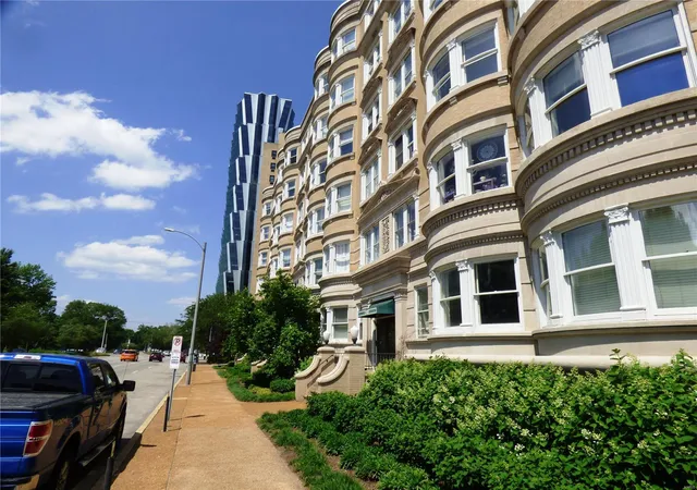 Photo 3 of Condo for sale at 14 N Kingshighway Blvd #7 (4BS), Saint Louis, MO 63108 | MLS# 24056376 | Listing updated on 2025-03-04