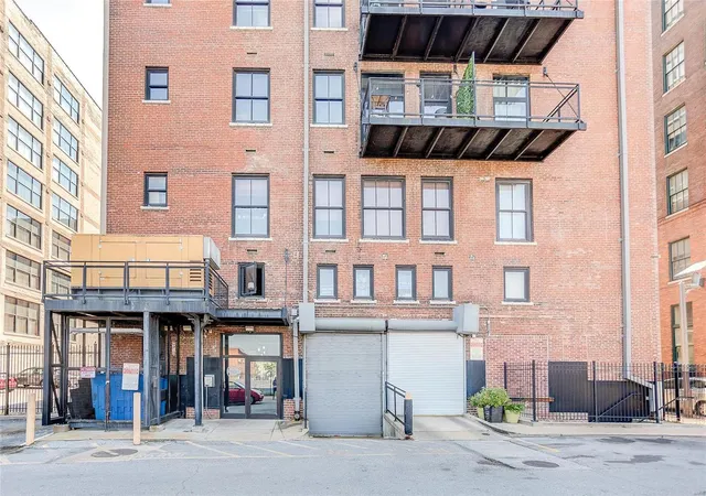 Photo 2 of Condo for sale at 1619 Washington Ave #405, Saint Louis, MO 63103 | MLS# 24056431 | Listing updated on 2024-09-19
