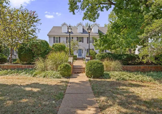 Photo 2 of Condo for sale at 805 N Hanley Rd #B, Saint Louis, MO 63130 | MLS# 24056646 | Listing updated on 2024-10-21