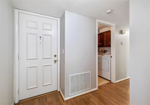 Photo 4 of Condo for sale at 805 N Hanley Rd #B, Saint Louis, MO 63130 | MLS# 24056646 | Listing updated on 2024-10-21